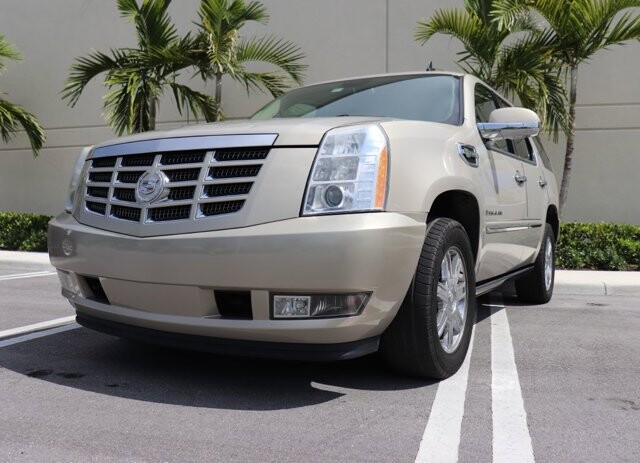 2009 Cadillac Escalade in Pompano Beach, FL 33064 - 1387378