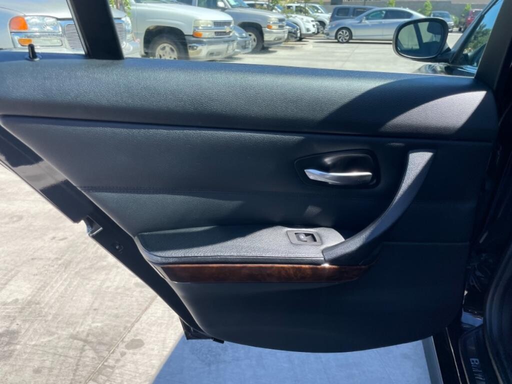 2011 BMW 328i in Pasadena, CA 91107 - 1437714 32