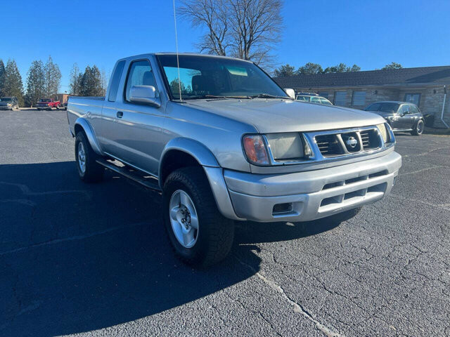 2000 Nissan Frontier in Hickory, NC 28602-5144 - 1478607 9