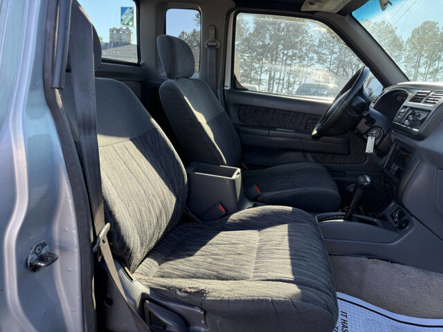 2000 Nissan Frontier in Hickory, NC 28602-5144 - 1478607 8