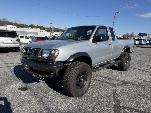 2000 Nissan Frontier in Hickory, NC 28602-5144 - 1478607 3