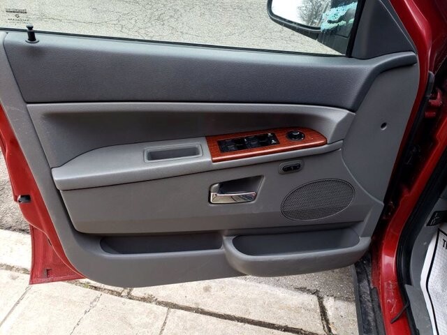 2005 Jeep Grand Cherokee in Belleville, NJ 07109-2923 - 1488453 17