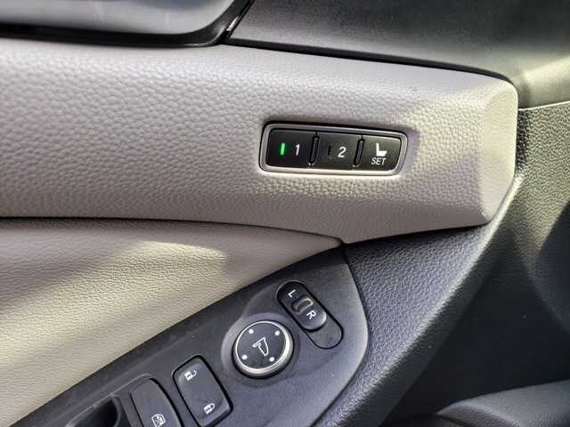 2018 Honda Accord in Belleville, NJ 07109-2923 - 1549435 23