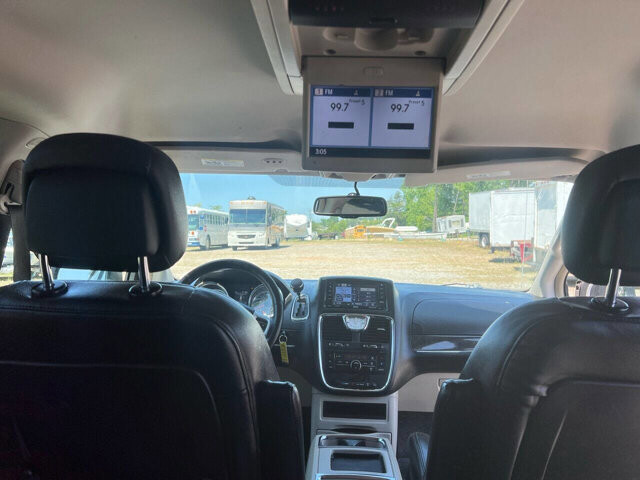 2012 Chrysler Town & Country in Hickory, NC 28602-5144 - 1577733 12