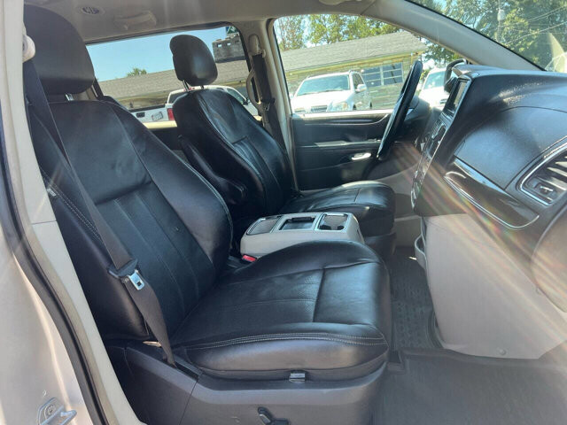 2012 Chrysler Town & Country in Hickory, NC 28602-5144 - 1577733 9