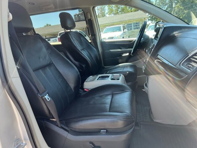 2012 Chrysler Town & Country in Hickory, NC 28602-5144 - 1577733 34