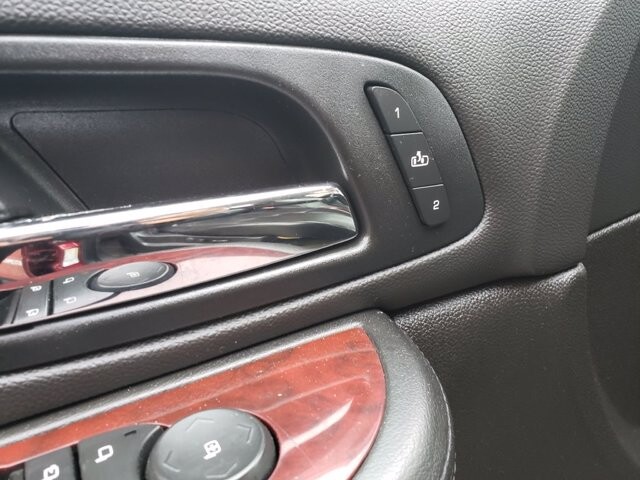 2008 Cadillac Escalade in Belleville, NJ 07109-2923 - 1589277 29