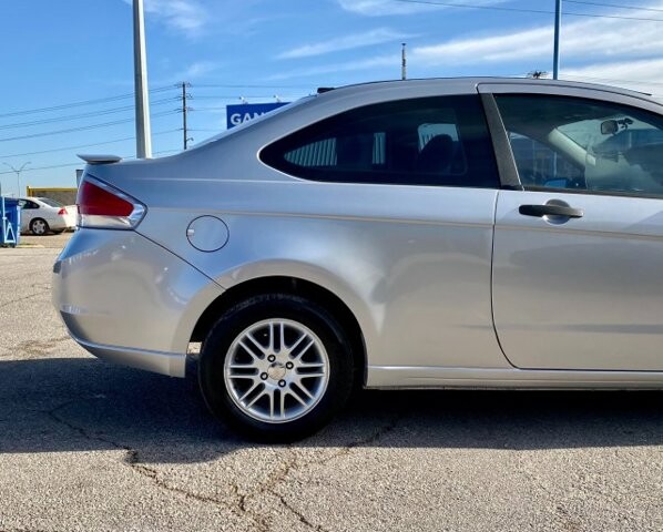 2008 Ford Focus in Mesquite, TX 75150 - 1596180 10