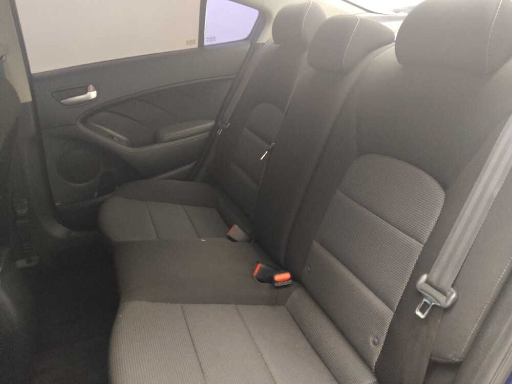 2017 Kia Forte in Hialeah, FL 33014 - 1621060 18