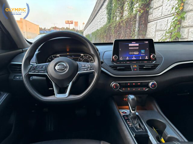 2019 Nissan Altima in Decatur, GA 30032 - 1683245 20