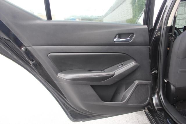 2019 Nissan Altima in Decatur, GA 30032 - 1683245 124