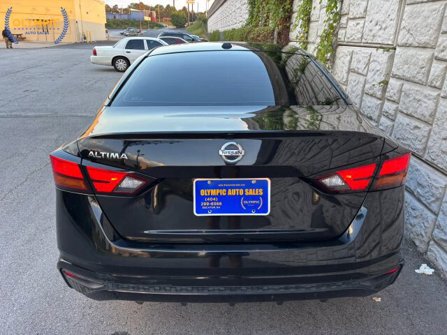 2019 Nissan Altima in Decatur, GA 30032 - 1683245 5