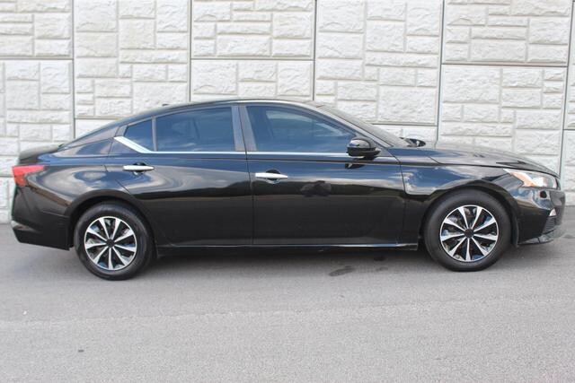 2019 Nissan Altima in Decatur, GA 30032 - 1683245 97
