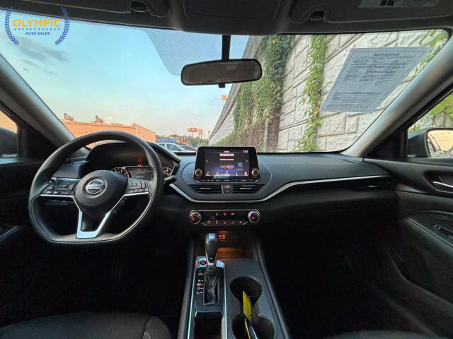 2019 Nissan Altima in Decatur, GA 30032 - 1683245 18