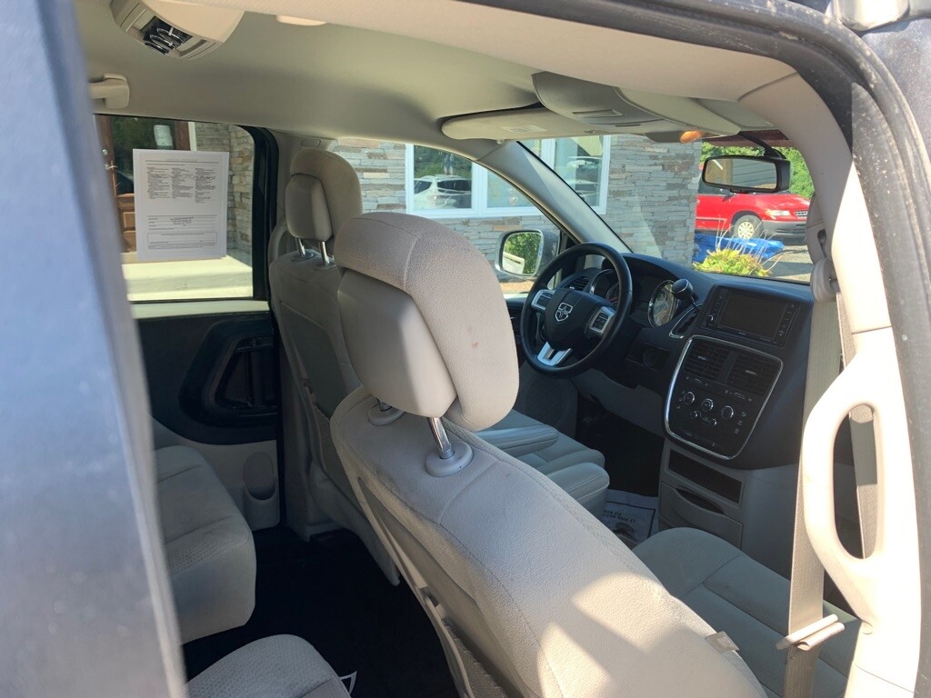 2016 Dodge Grand Caravan in Fairview, PA 16415 - 1684698 3