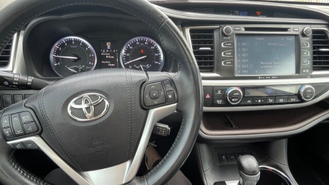2016 Toyota Highlander in Dallas, TX 75228 - 18022036 14