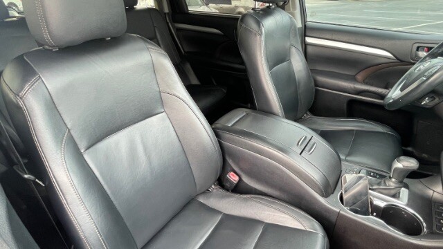 2016 Toyota Highlander in Dallas, TX 75228 - 18022036 20