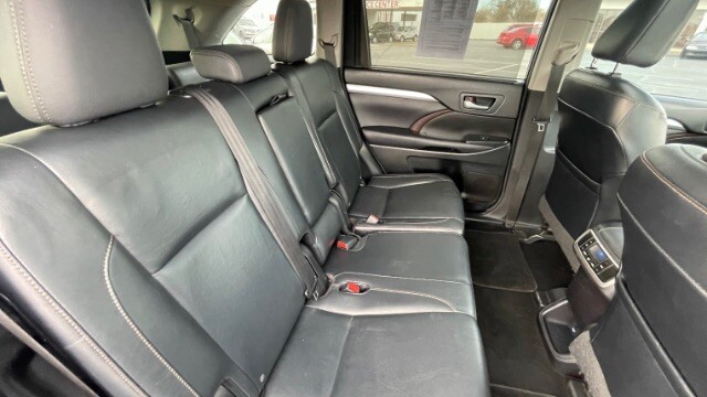 2016 Toyota Highlander in Dallas, TX 75228 - 18022036 19