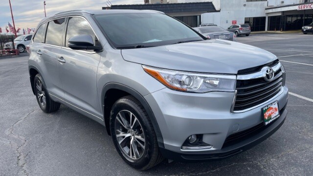 2016 Toyota Highlander in Dallas, TX 75228 - 18022036 3