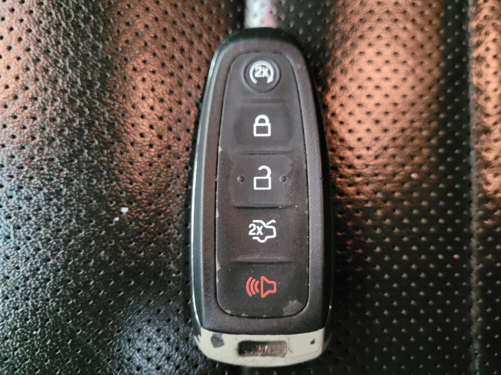 2018 Ford Taurus in Eastpointe, MI 48021 - 18022588 32