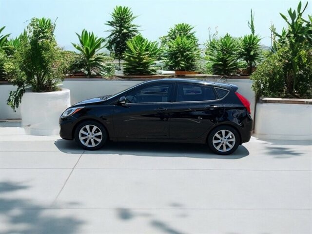 2013 Hyundai Accent in COSTA MESA, CA 92626 - 18023449