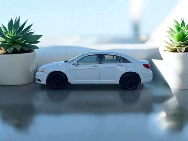 2014 Chrysler 200 in COSTA MESA, CA 92626 - 18023452 5