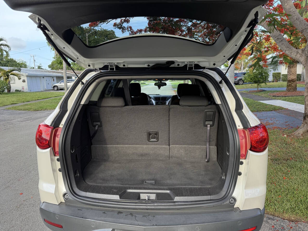2012 Chevrolet Traverse in Hollywood, FL 33023-1906 - 18023562 25
