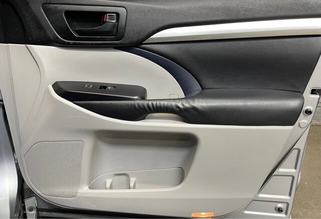 2014 Toyota Highlander in Conyers, GA 30094 - 18024515 16