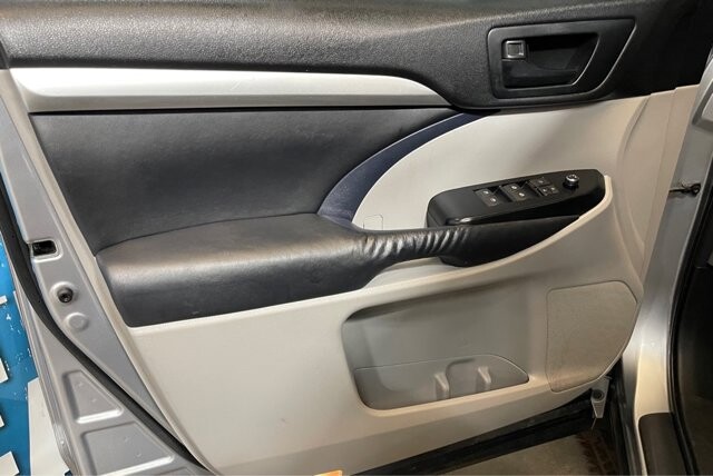 2014 Toyota Highlander in Conyers, GA 30094 - 18024515 9