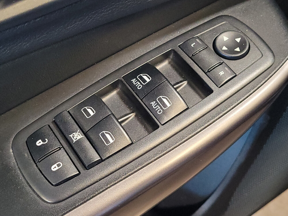 2019 Jeep Cherokee in Hialeah, FL 33014 - 18024791 27