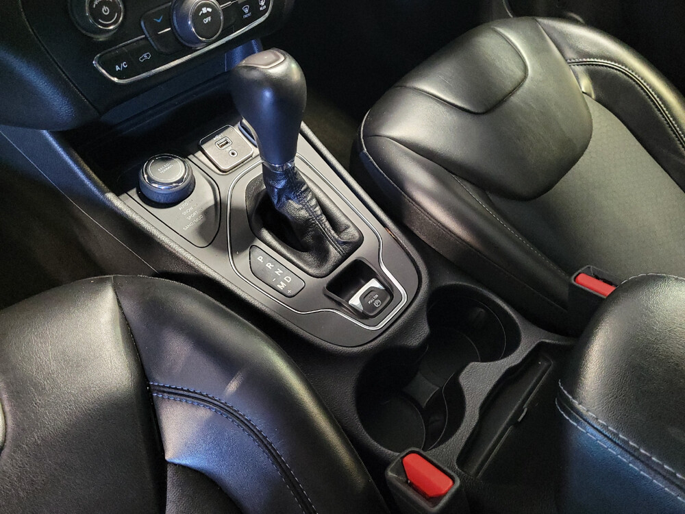 2019 Jeep Cherokee in Hialeah, FL 33014 - 18024791 26