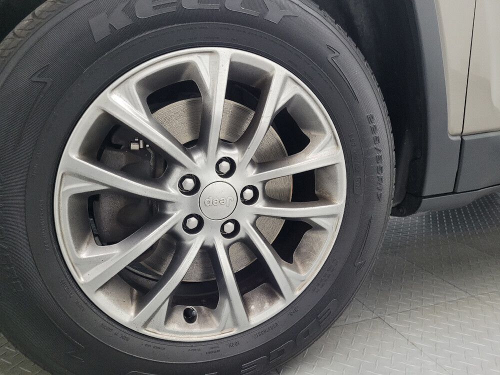 2019 Jeep Cherokee in Hialeah, FL 33014 - 18024791 31