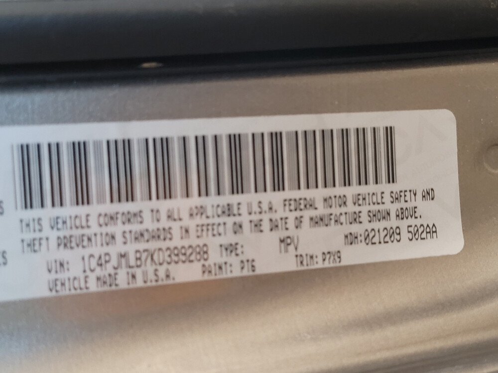 2019 Jeep Cherokee in Hialeah, FL 33014 - 18024791 33