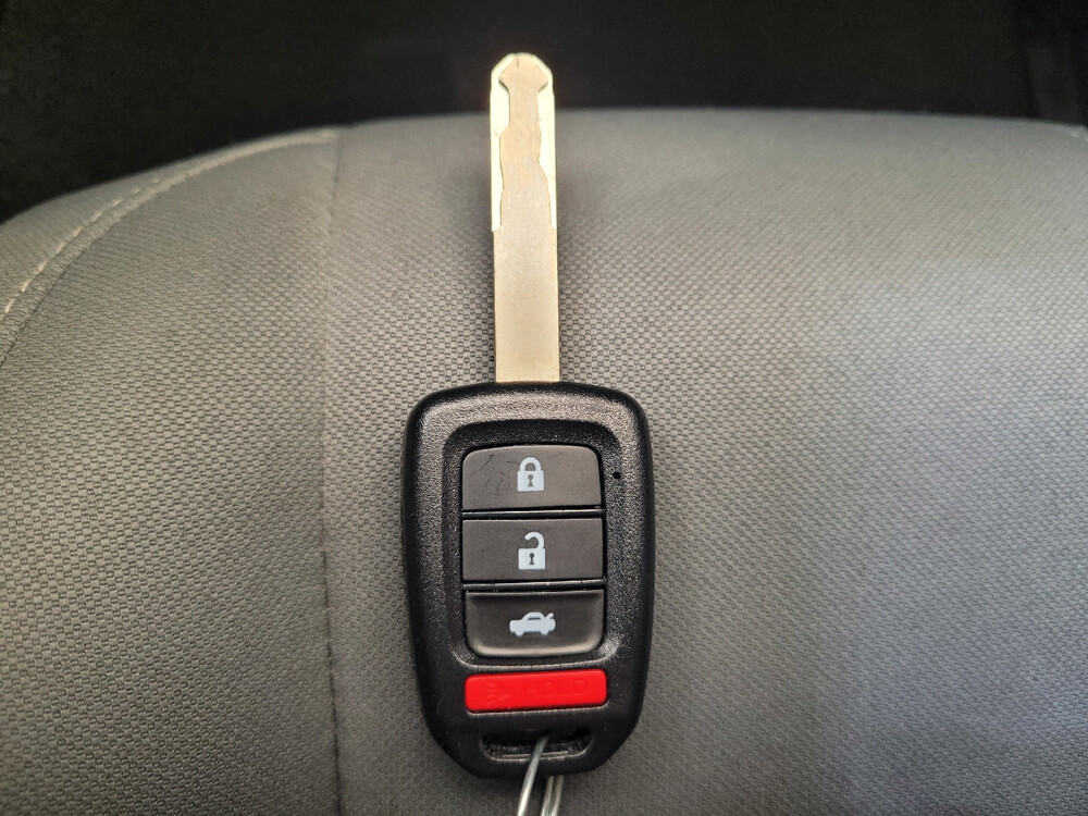 2016 Honda Civic in Miamisburg, OH 45342 - 18025259 32