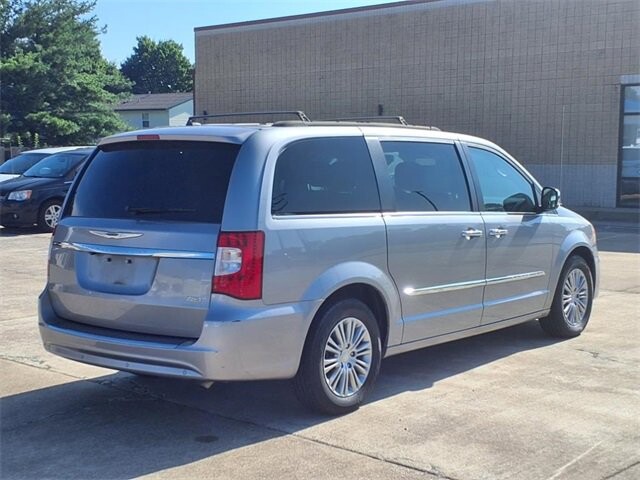 2015 Chrysler Town & Country in Troy, IL 62294-1376 - 18027470 27