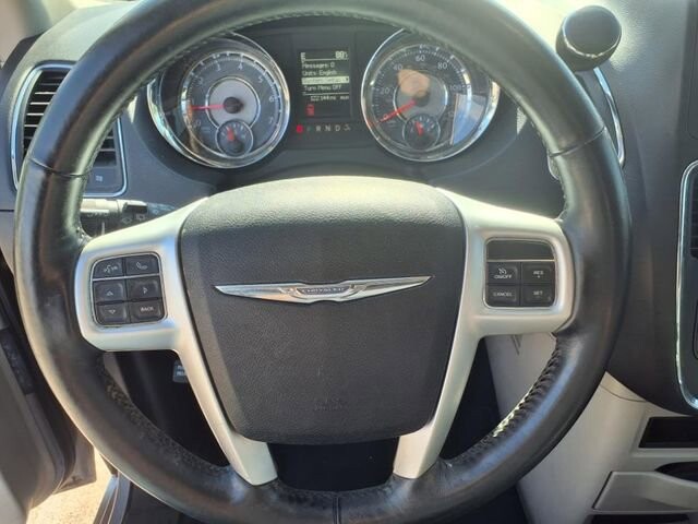 2015 Chrysler Town & Country in Troy, IL 62294-1376 - 18027470 14