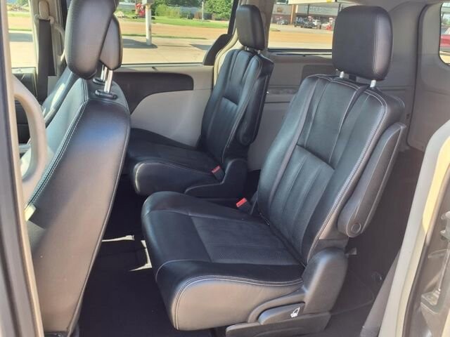 2015 Chrysler Town & Country in Troy, IL 62294-1376 - 18027470 22