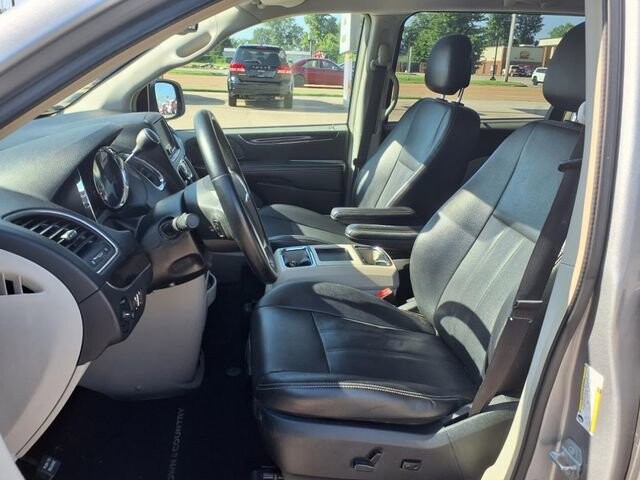2015 Chrysler Town & Country in Troy, IL 62294-1376 - 18027470 19