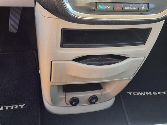 2015 Chrysler Town & Country in Troy, IL 62294-1376 - 18027470 9