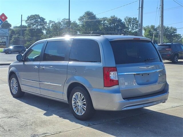 2015 Chrysler Town & Country in Troy, IL 62294-1376 - 18027470 3