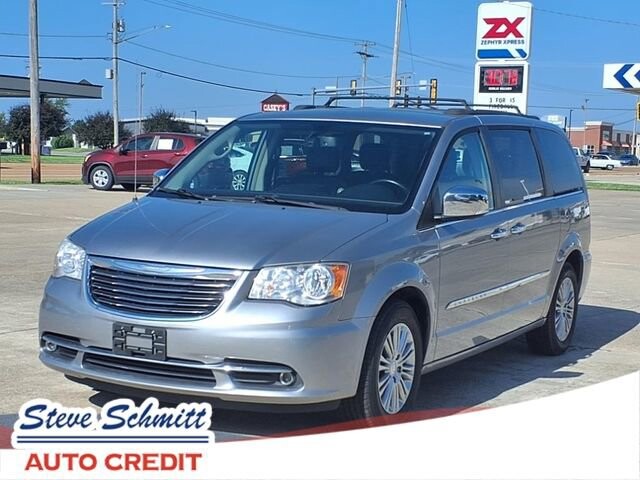 2015 Chrysler Town & Country in Troy, IL 62294-1376 - 18027470