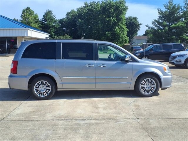 2015 Chrysler Town & Country in Troy, IL 62294-1376 - 18027470 28