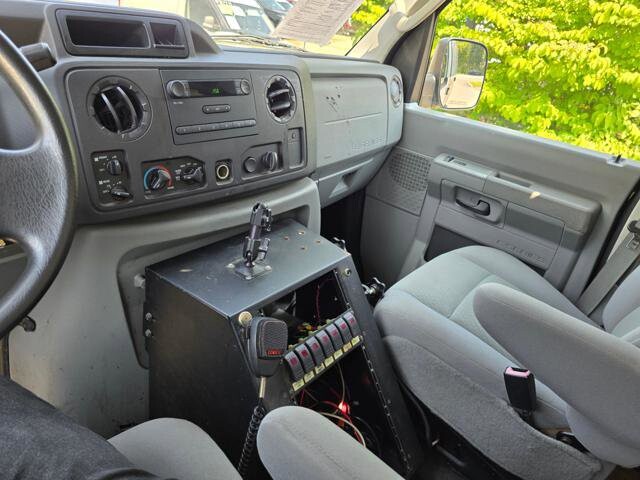 2009 Ford E-350 and Econoline 350 in Blauvelt, NY 10913 - 18027737 16