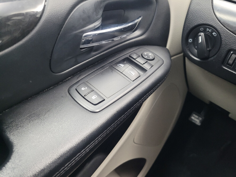 2016 Dodge Grand Caravan in Indianapolis, IN 46222 - 18027859 27