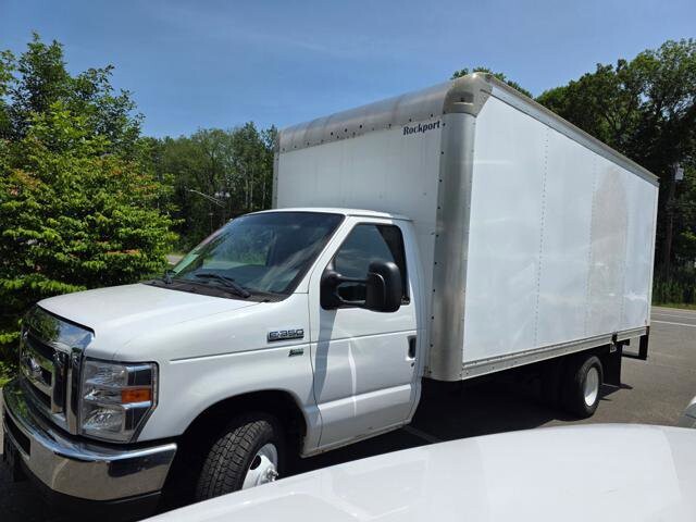 2019 Ford E-350 and Econoline 350 in Blauvelt, NY 10913 - 18028298 3