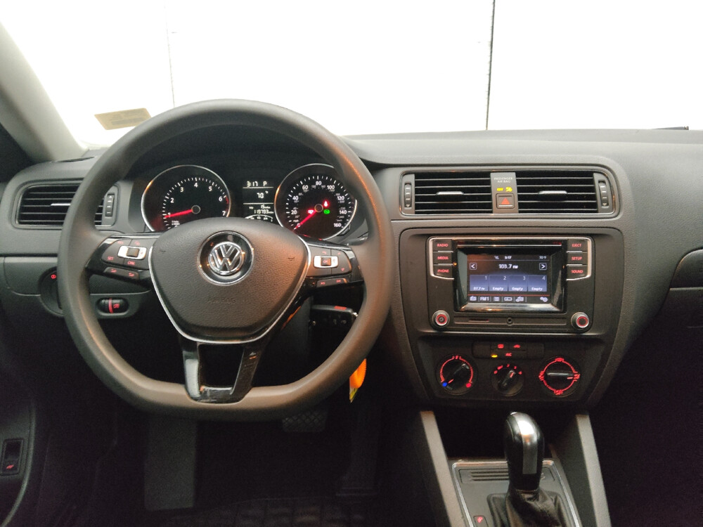 2016 Volkswagen Jetta in Morrow, GA 30260 - 18028802 22