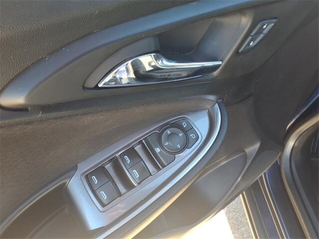 2016 Chevrolet Malibu in Troy, IL 62294-1376 - 18029117 19