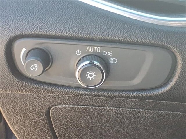 2016 Chevrolet Malibu in Troy, IL 62294-1376 - 18029117 17