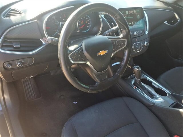 2016 Chevrolet Malibu in Troy, IL 62294-1376 - 18029117 5