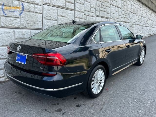 2017 Volkswagen Passat in Decatur, GA 30032 - 18029124 6